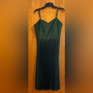 Gianni Bini Elegant Green Pleated Dress